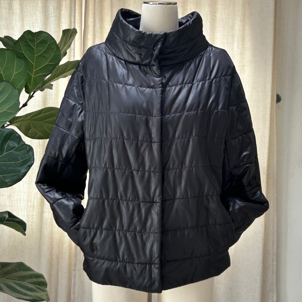 Packable Puffer Jacket Black Lightweight Travel Short Boxy Minimalist Womens M